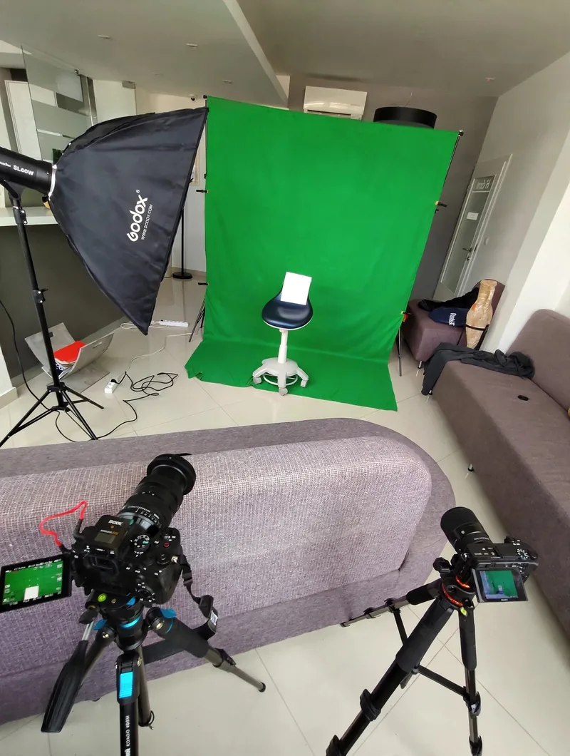 Vlastita video i foto produkcija u ordinaciji Kamere, rasvjeta i green screen za snimanje u ordinaciji